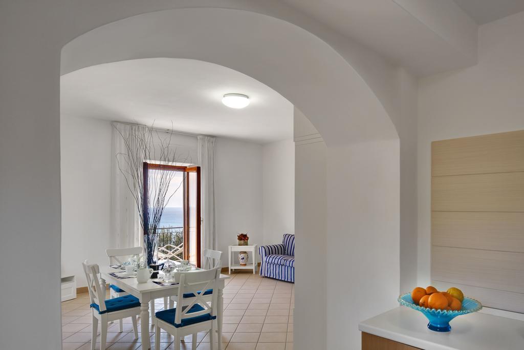 Matisse Nerano By Gocce Marina del Cantone Quarto foto